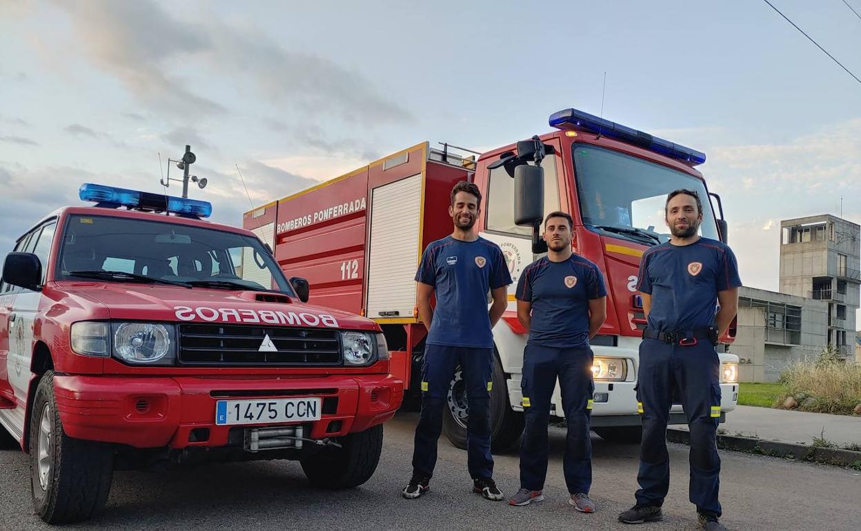 Agentes que acudieron al incendio desde Ponferrada.