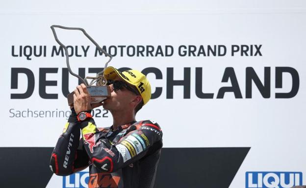 Moto2: Augusto Fernández se exhibe en Sachsenring