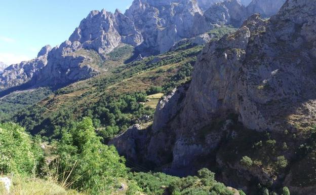 Imagen de archivo del paisaje de Picos de Europa. 