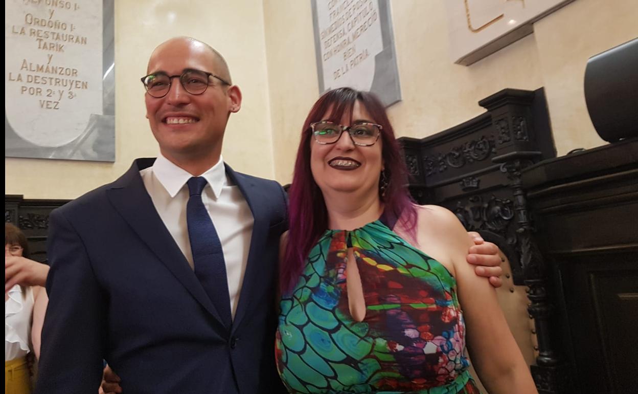 Los dos ediles de IU en Astorga, en una imagen de archivo. 