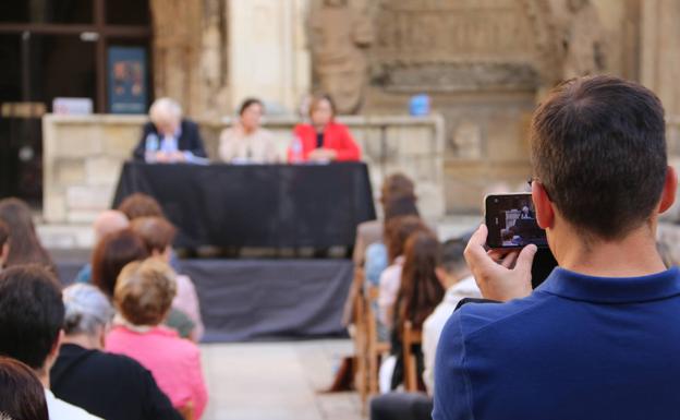 Galería. El Claustro de la Catedral registró un 'lleno' para presenciar este evento cultural.