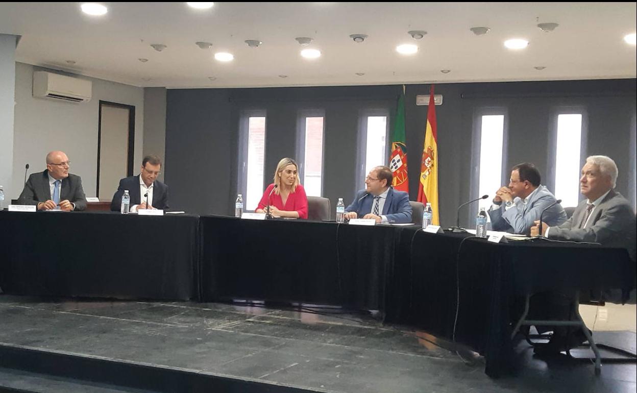 Encuentro del Consejo Rayano en el Ayuntamiento de La Bañeza.