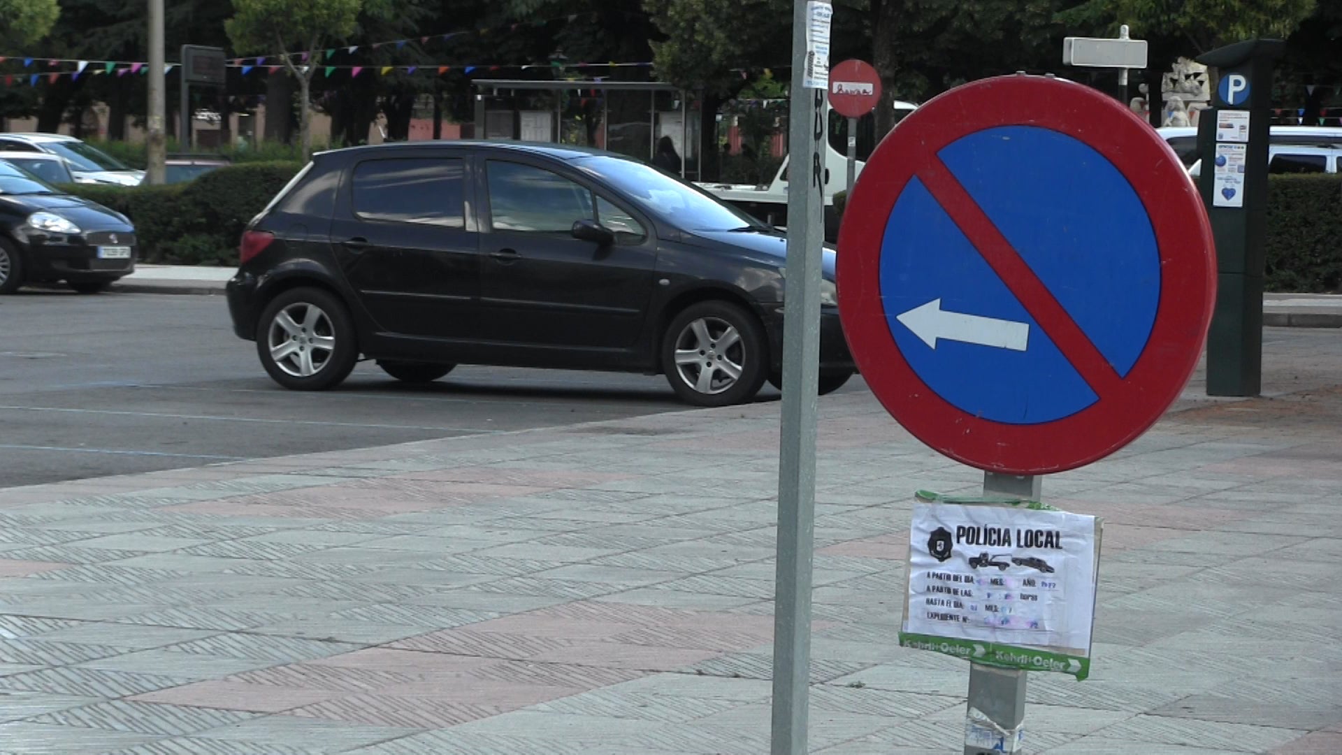 Fotos: Prohibido aparcar por traslado de mercado