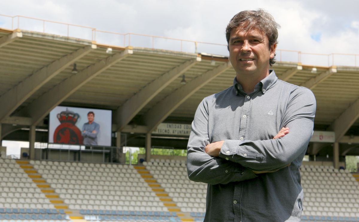 El técnico bilbaíno ha sido presentado como nuevo entrenador de la Cultural.