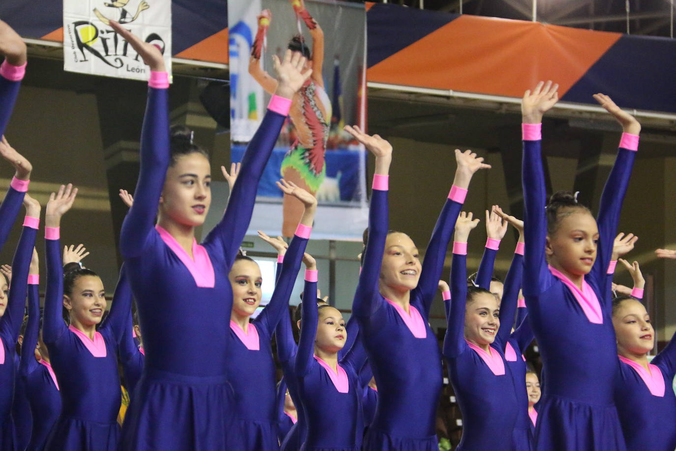 En torno a 150 gimnastas del club leonés se dan cita en el evento con el que se cierra el curso en el Palacio de los Deportes de León con exhibiciones y distintos ejercicios