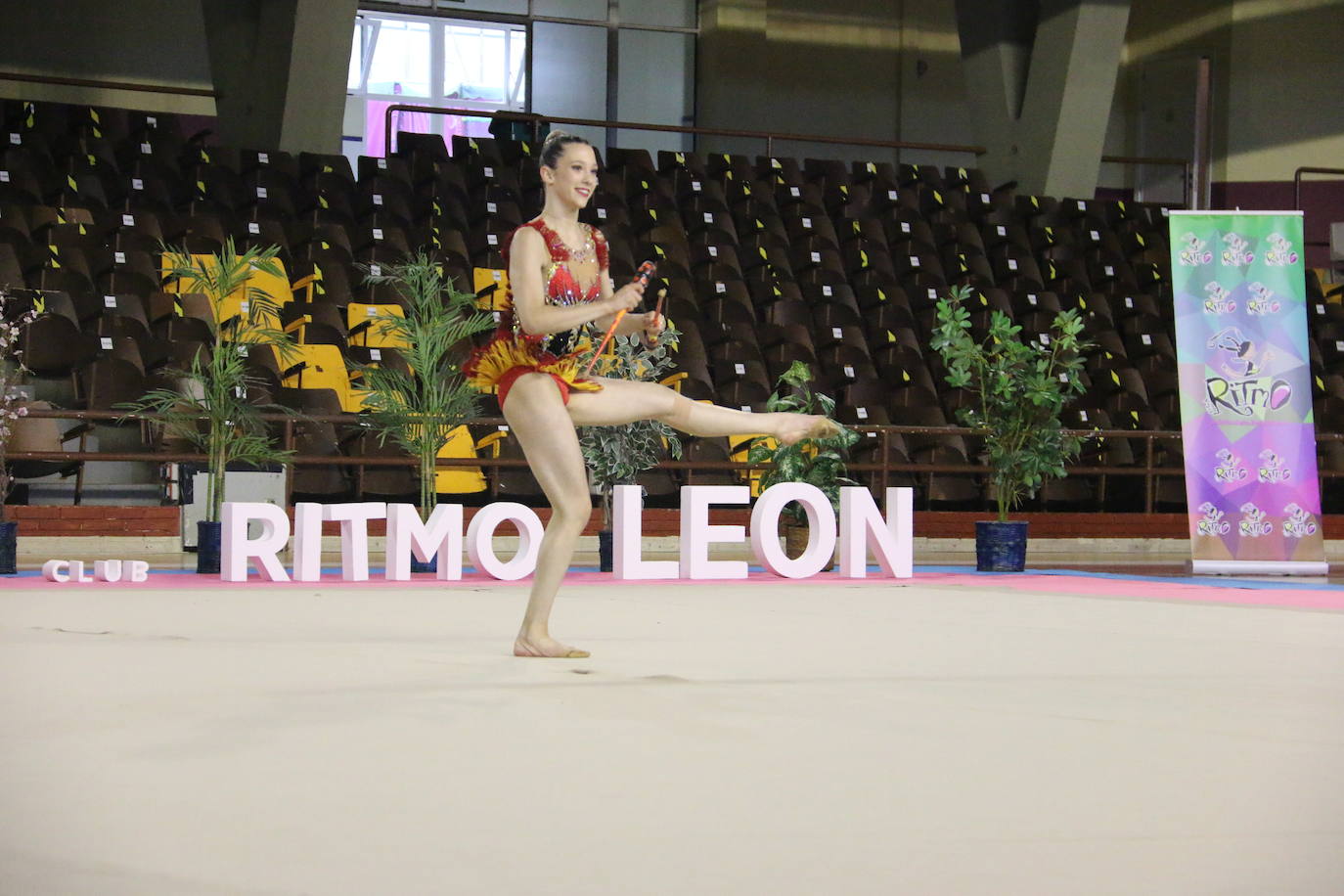 En torno a 150 gimnastas del club leonés se dan cita en el evento con el que se cierra el curso en el Palacio de los Deportes de León con exhibiciones y distintos ejercicios