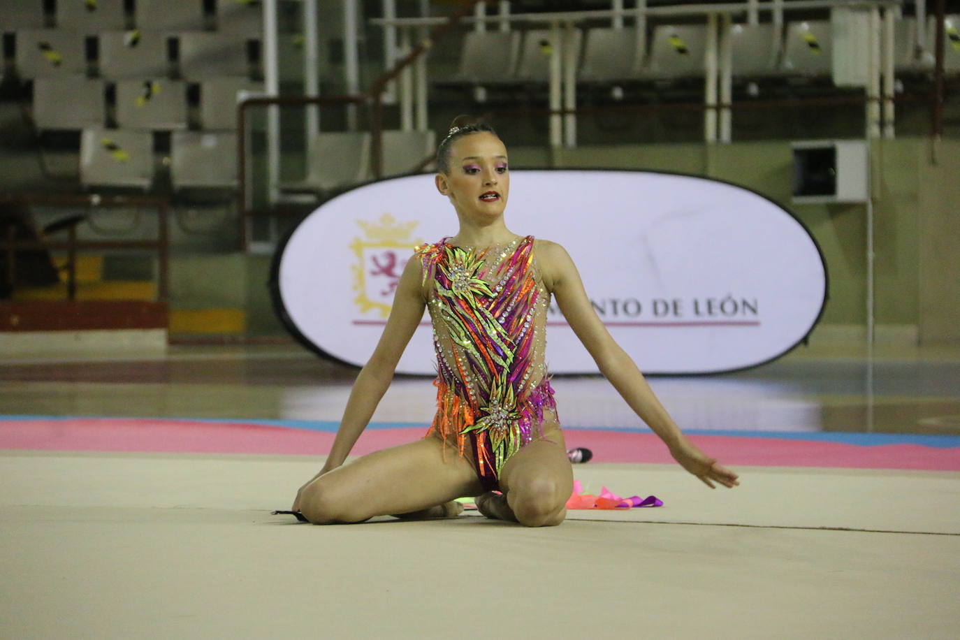 En torno a 150 gimnastas del club leonés se dan cita en el evento con el que se cierra el curso en el Palacio de los Deportes de León con exhibiciones y distintos ejercicios