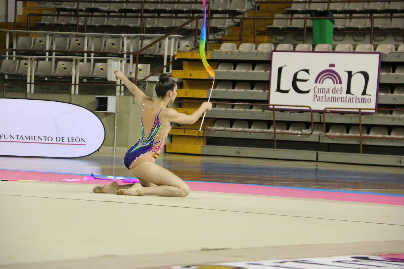 En torno a 150 gimnastas del club leonés se dan cita en el evento con el que se cierra el curso en el Palacio de los Deportes de León con exhibiciones y distintos ejercicios