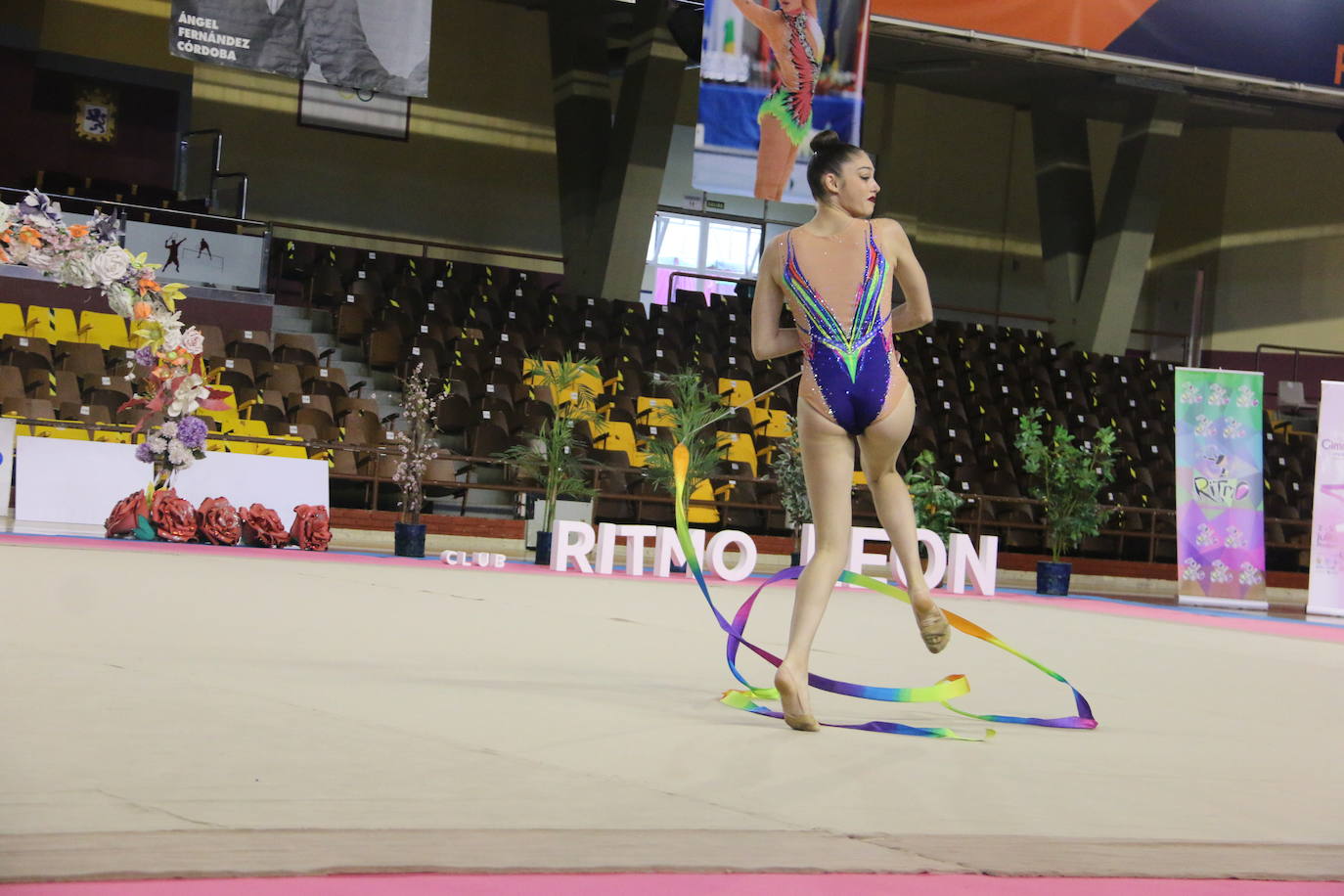 En torno a 150 gimnastas del club leonés se dan cita en el evento con el que se cierra el curso en el Palacio de los Deportes de León con exhibiciones y distintos ejercicios