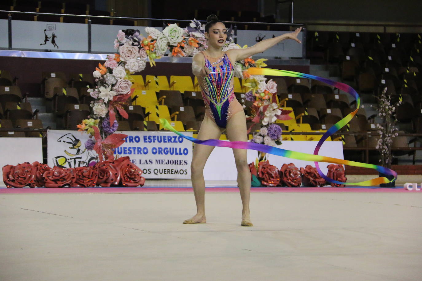 En torno a 150 gimnastas del club leonés se dan cita en el evento con el que se cierra el curso en el Palacio de los Deportes de León con exhibiciones y distintos ejercicios