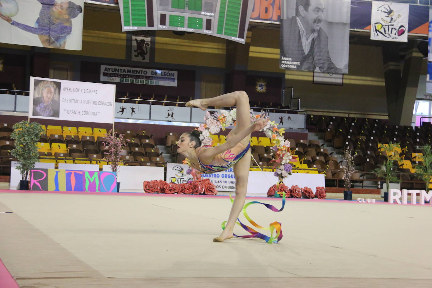 En torno a 150 gimnastas del club leonés se dan cita en el evento con el que se cierra el curso en el Palacio de los Deportes de León con exhibiciones y distintos ejercicios