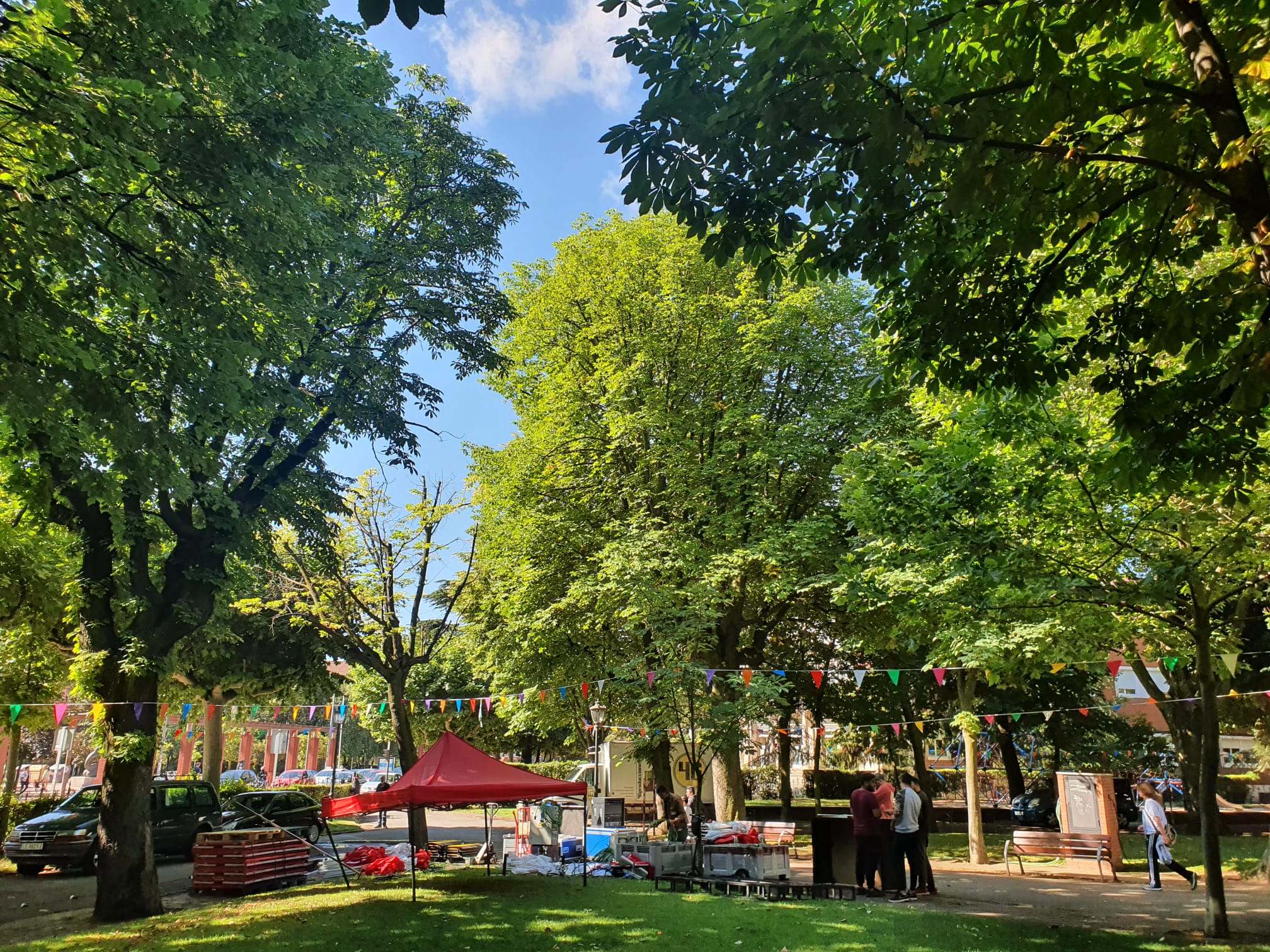 Organizadores ultimando detalles ante de la inauguración del evento.