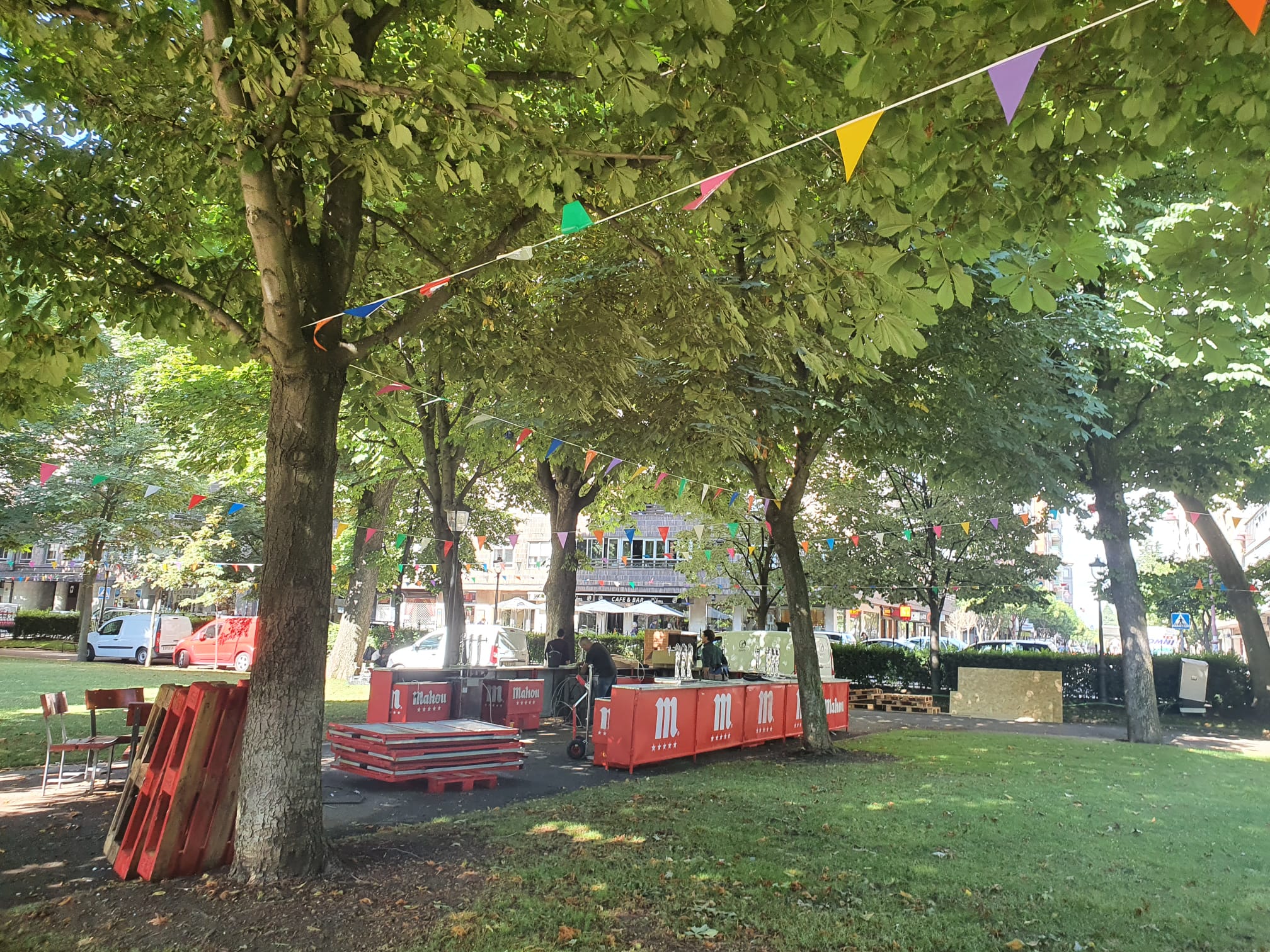 Organizadores ultimando detalles ante de la inauguración del evento.