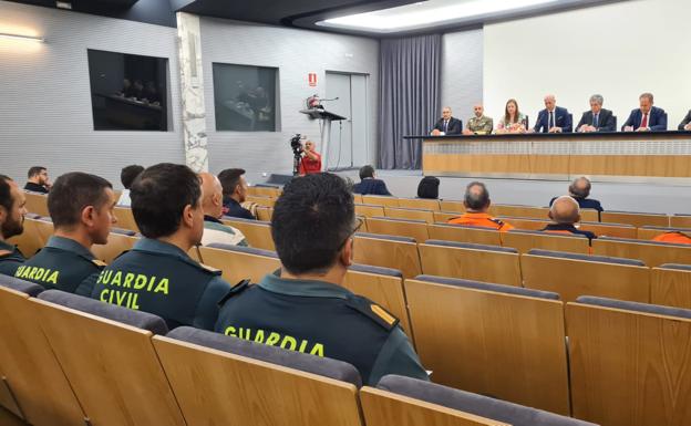 Jornada celebrada en el salón de actos del Ayuntamiento de León con la Escuela Nacional de Protección Civil.