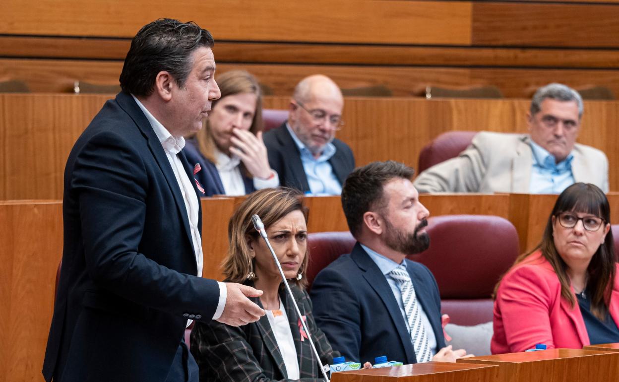 Luis Mariano Santos interviene en el pleno de las Cortes de Castilla y León.