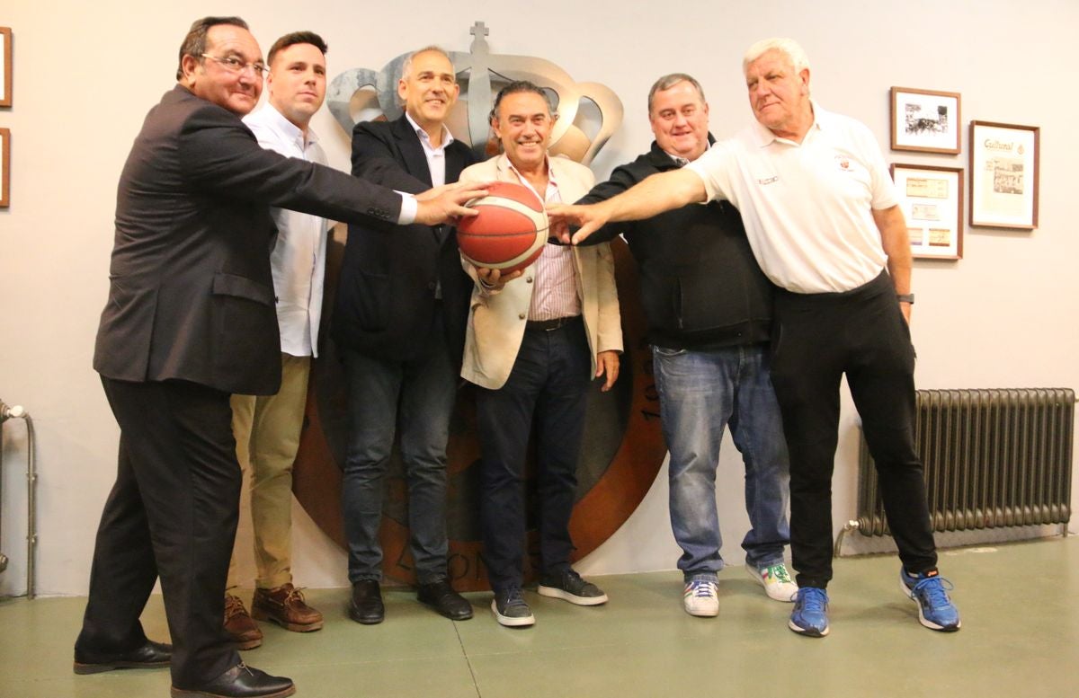 El club leonés 'aglutina' los esfuerzos de Basket León y Reino de León para lanzar un proyecto conjunto e ilusionante.