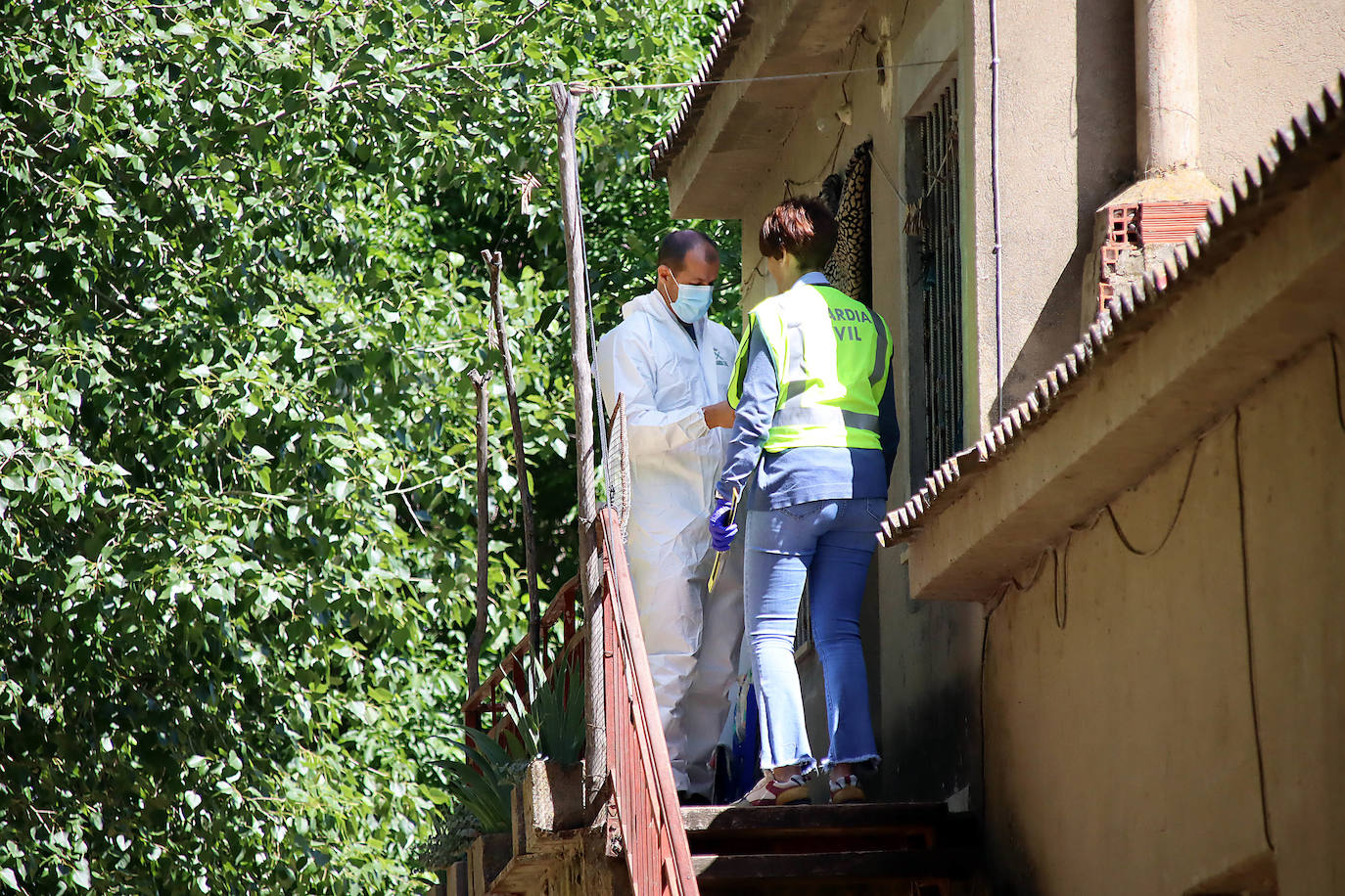 La Guardia Civil investiga en el domicilio de Villagarcía de la Vega en León donde tuvieron lugar los hechos