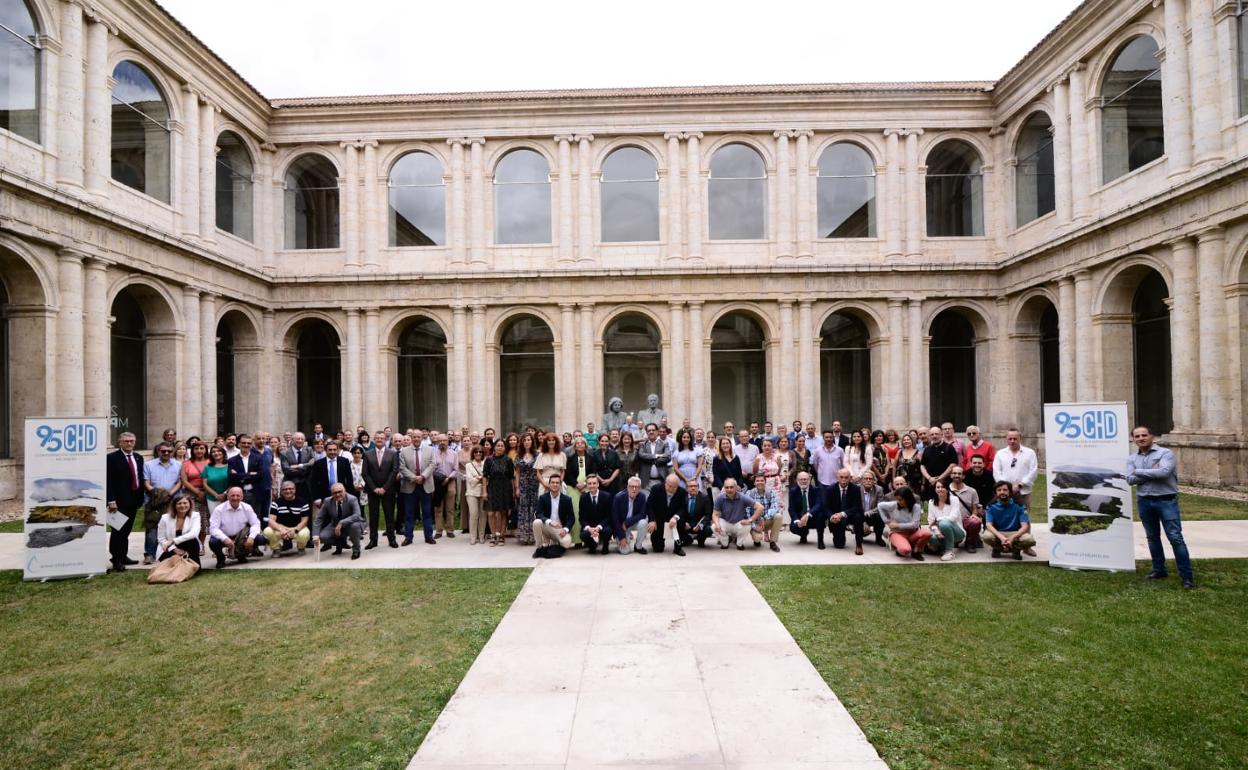 Foto de familia de los trabajadores de la CHD. 