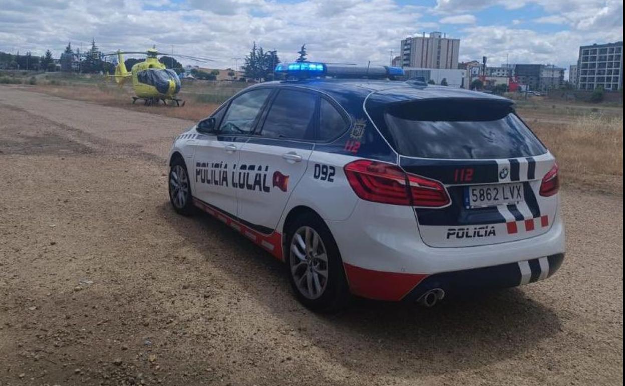 Imagen del helicóptero de Emergencias Sacyl desplazado desde Astorga a León capital para asistir a un herido por atropello al no disponer la ciudad de una UVI en ese momento. 