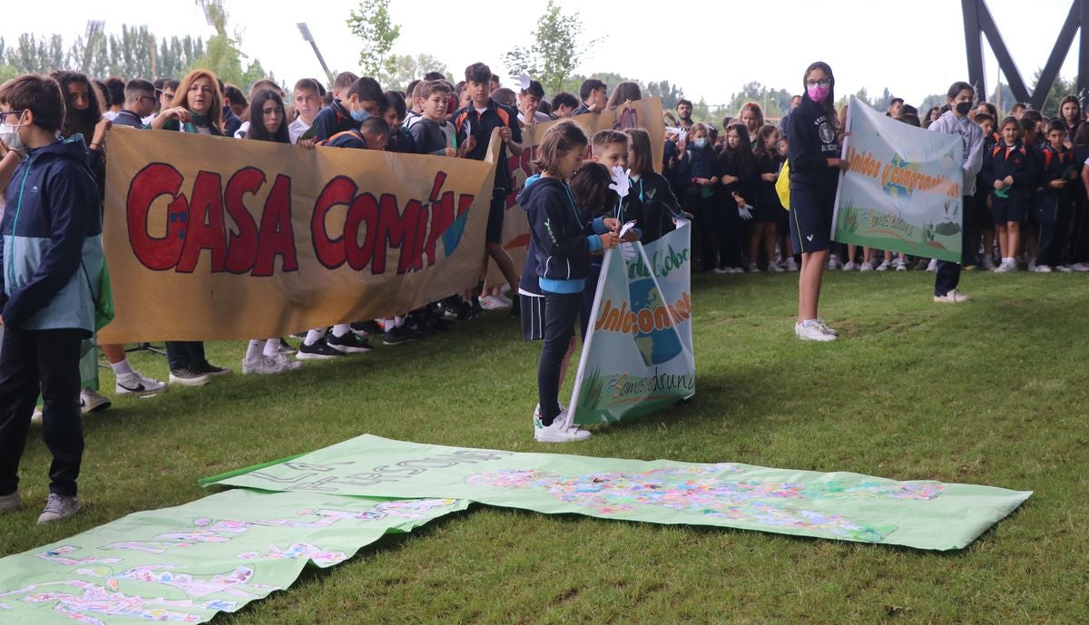 Centenares de alumnos de Carmelitas Sagrado Corazón, Carmelitas Nuestra Señora del Carmen, Discípulas y Divina Pastora participan en la adhesión de sus centros al Pacto Educativo Global