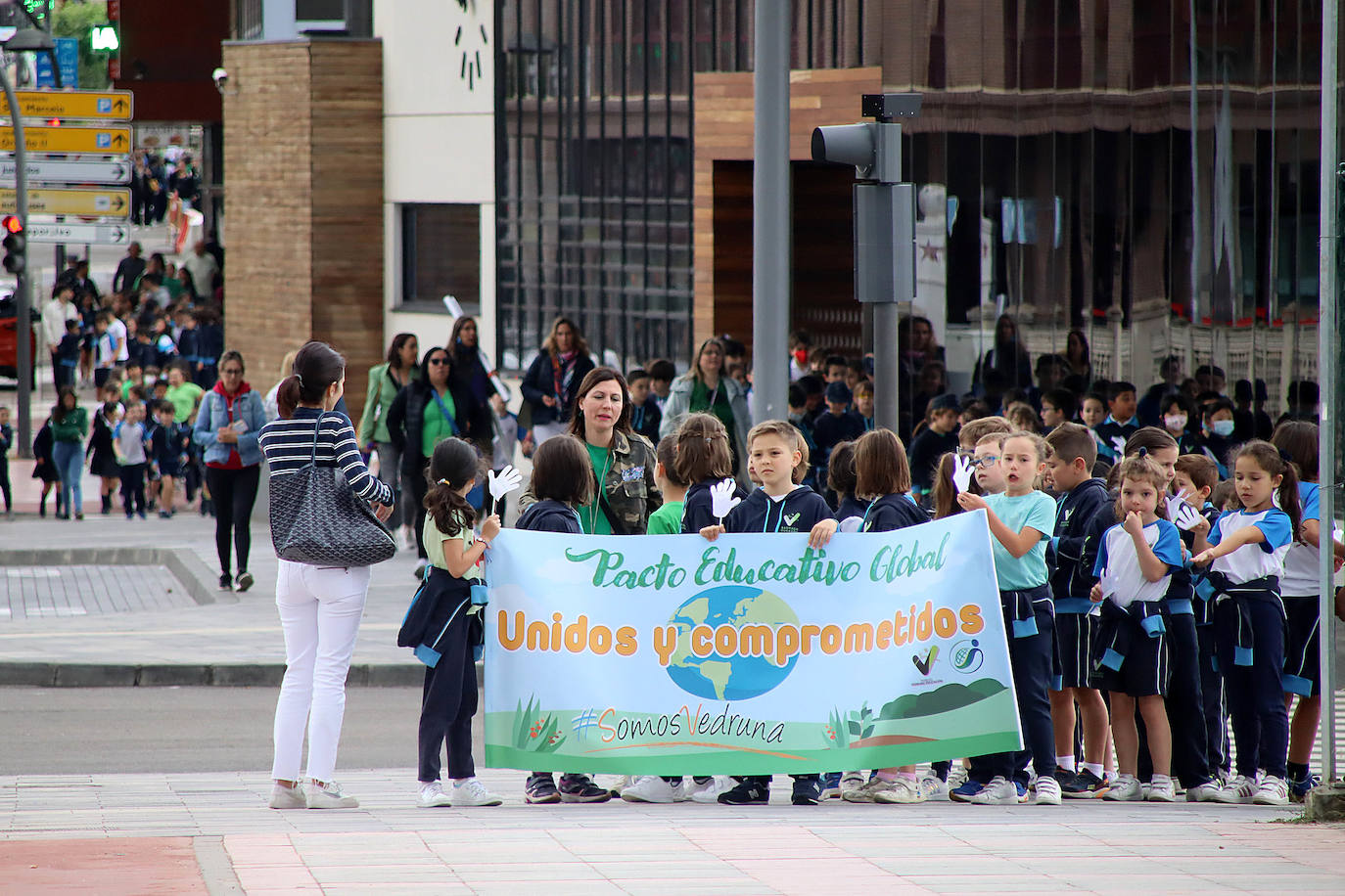 Centenares de alumnos de Carmelitas Sagrado Corazón, Carmelitas Nuestra Señora del Carmen, Discípulas y Divina Pastora participan en la adhesión de sus centros al Pacto Educativo Global