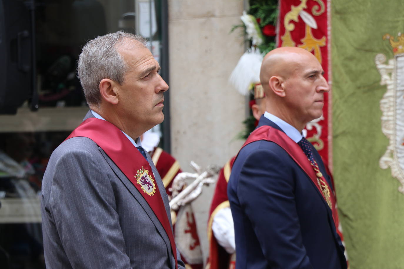 Fotos: León celebra la tradicional misa de San Juan en la capilla del Cristo de la Victoria