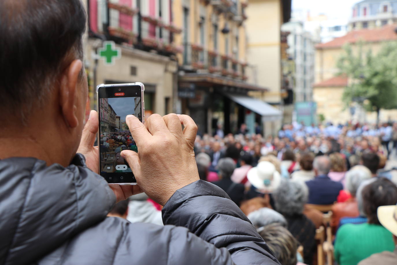 Fotos: León celebra la tradicional misa de San Juan en la capilla del Cristo de la Victoria