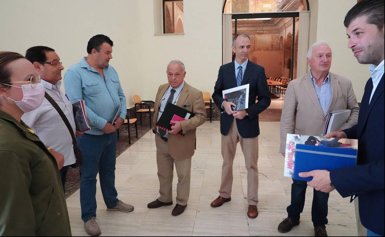 El consejero de Cultura, Turismo y Deporte, Gonzalo Santonja, preside el Pleno de la Mesa de la Tauromaquia de Castilla y León.
