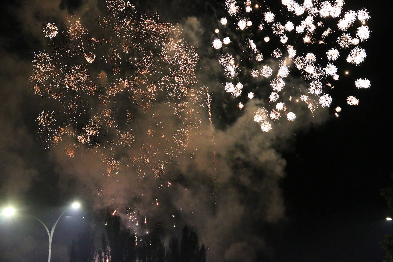 La lluvia hizo una pausa para León volviera a disfrutar de la noche más mágica 