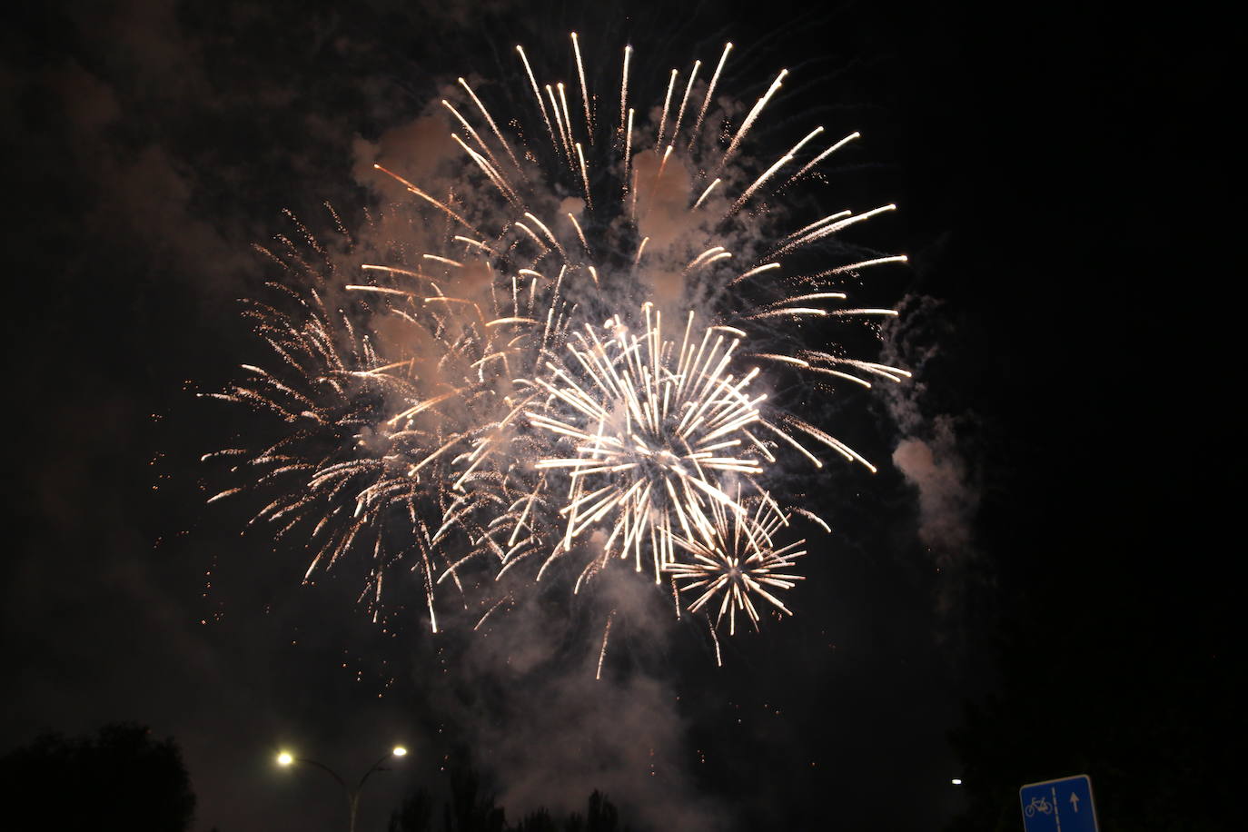 La lluvia hizo una pausa para León volviera a disfrutar de la noche más mágica 