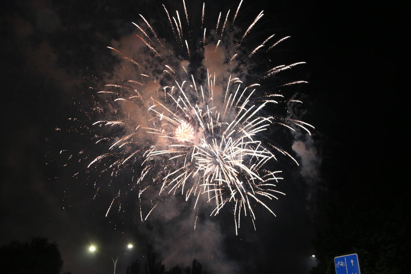 La lluvia hizo una pausa para León volviera a disfrutar de la noche más mágica 