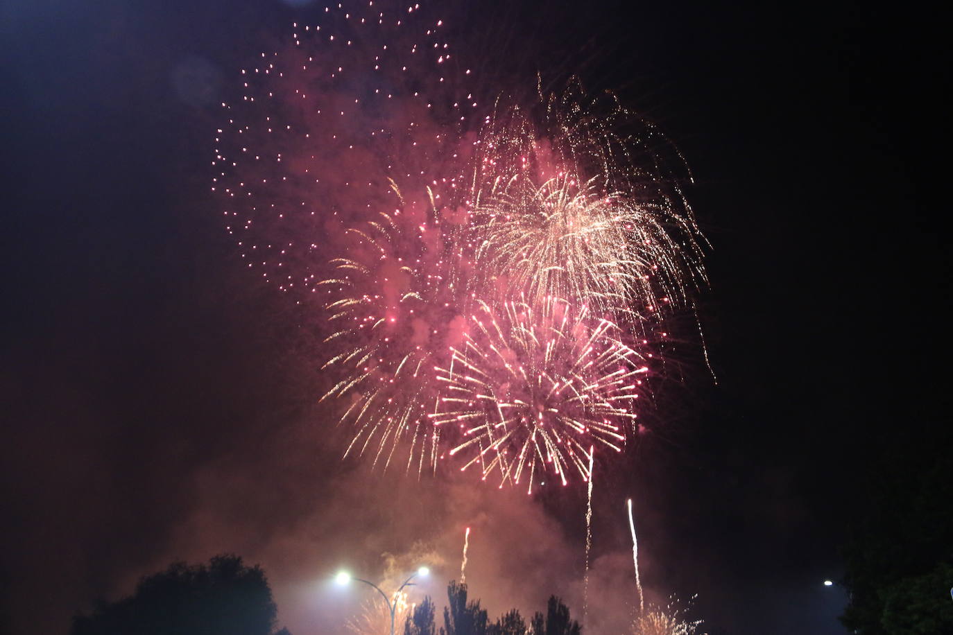 La lluvia hizo una pausa para León volviera a disfrutar de la noche más mágica 