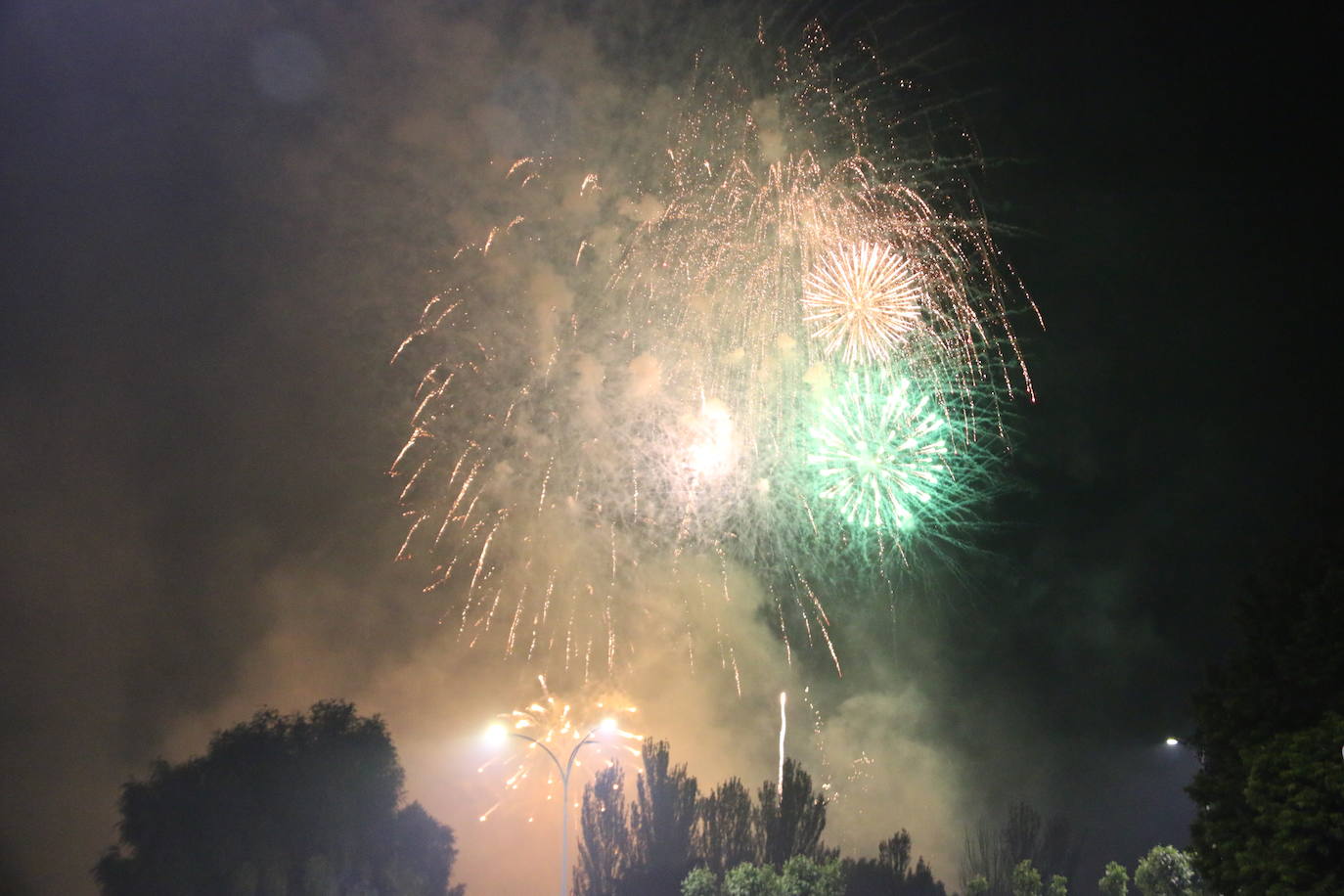 La lluvia hizo una pausa para León volviera a disfrutar de la noche más mágica 