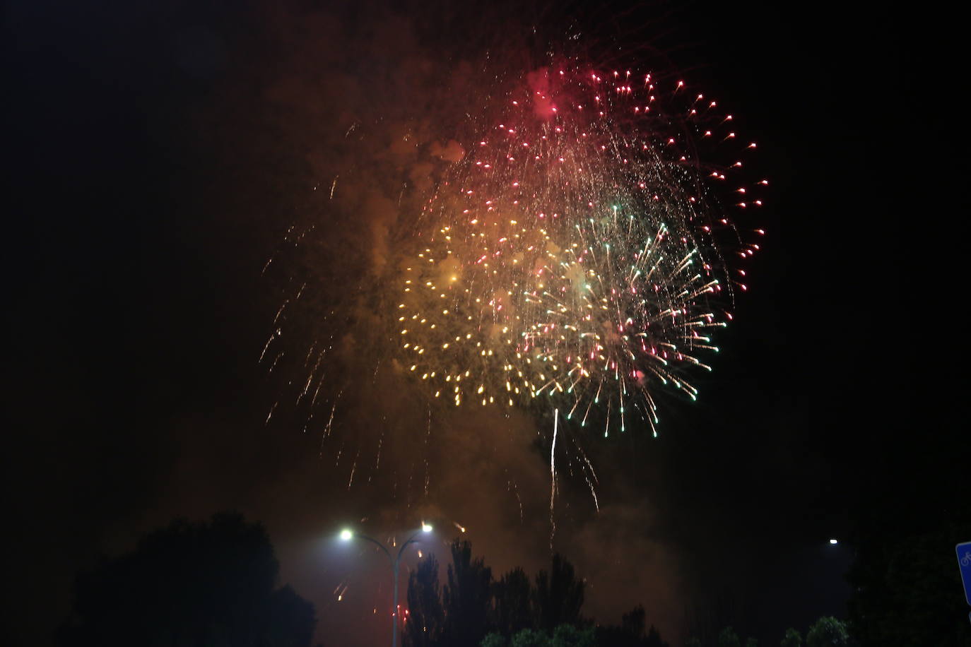 La lluvia hizo una pausa para León volviera a disfrutar de la noche más mágica 