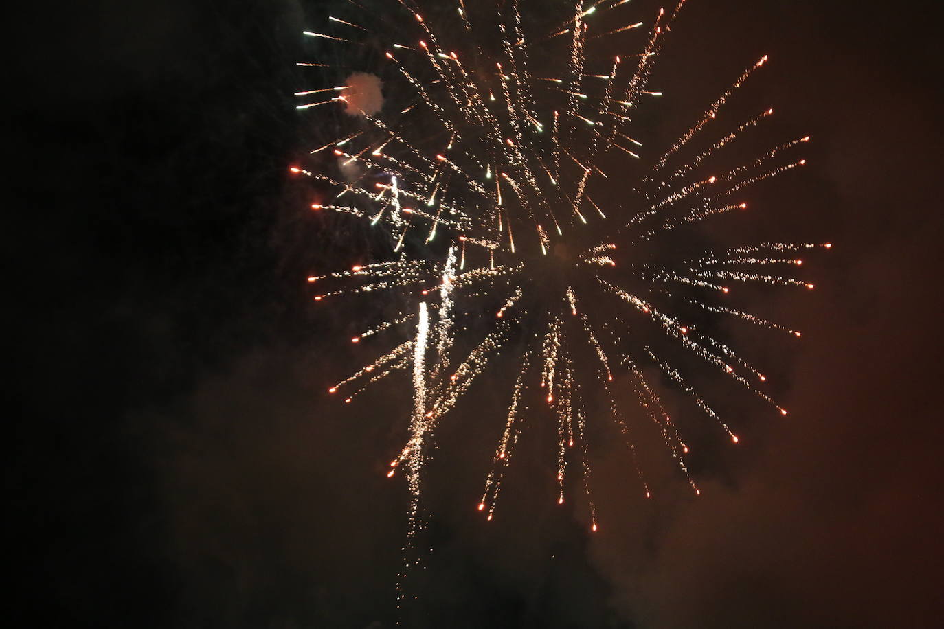 La lluvia hizo una pausa para León volviera a disfrutar de la noche más mágica 