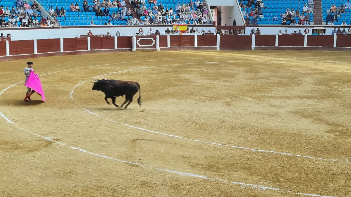 Primeros toros de la tarde en la plaza de León. 