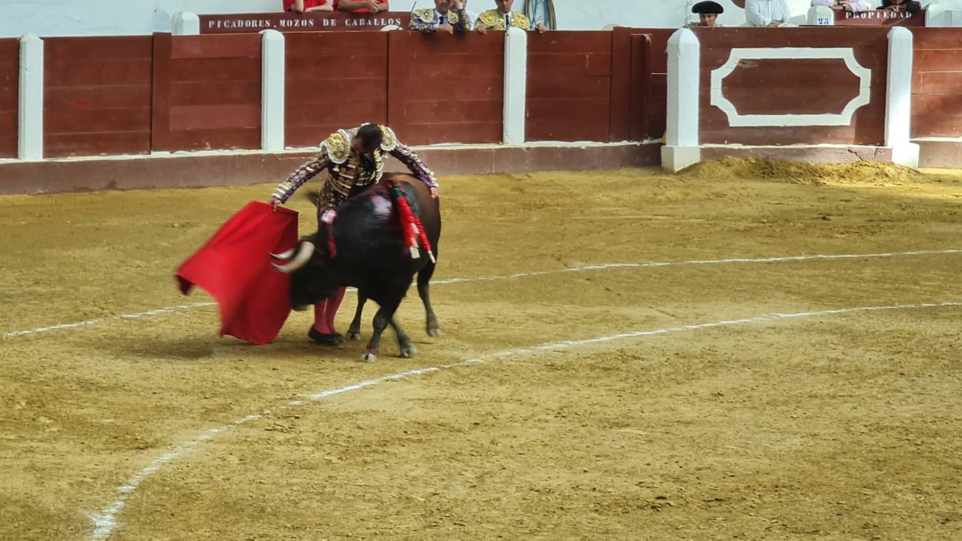 Primeros toros de la tarde en la plaza de León. 