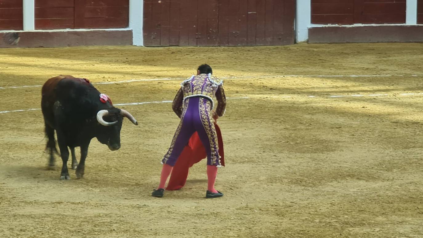 Primeros toros de la tarde en la plaza de León. 