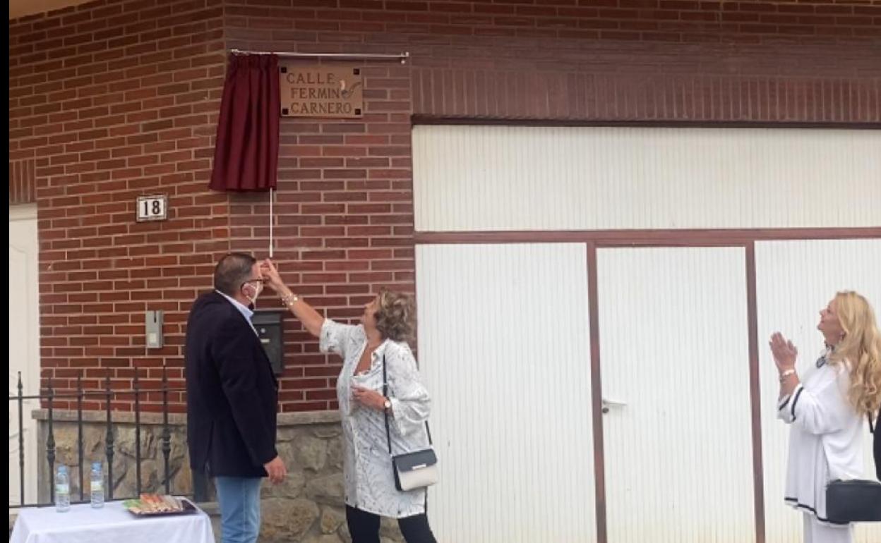 Sariegos homenajea al histórico sindicalista Fermín Carnero con una calle