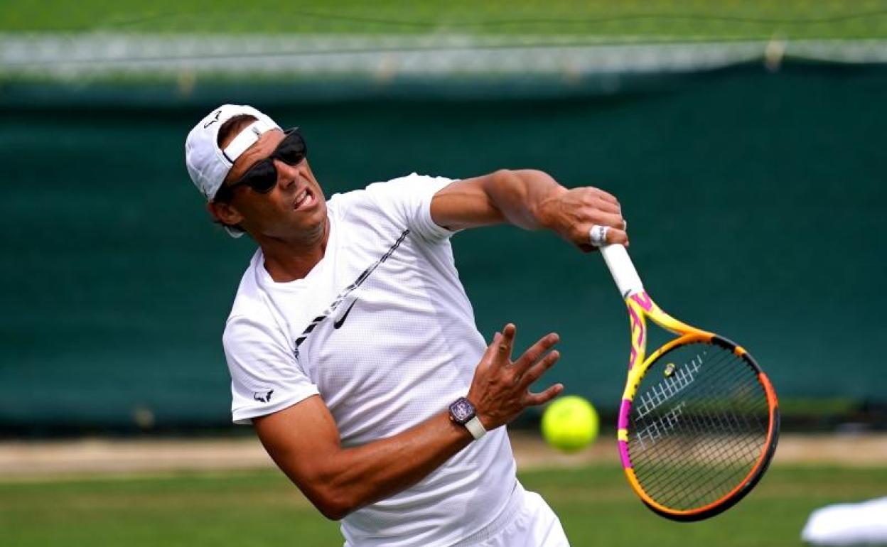 Rafa Nadal, durante su entrenamiento de este sábado en Londres. 