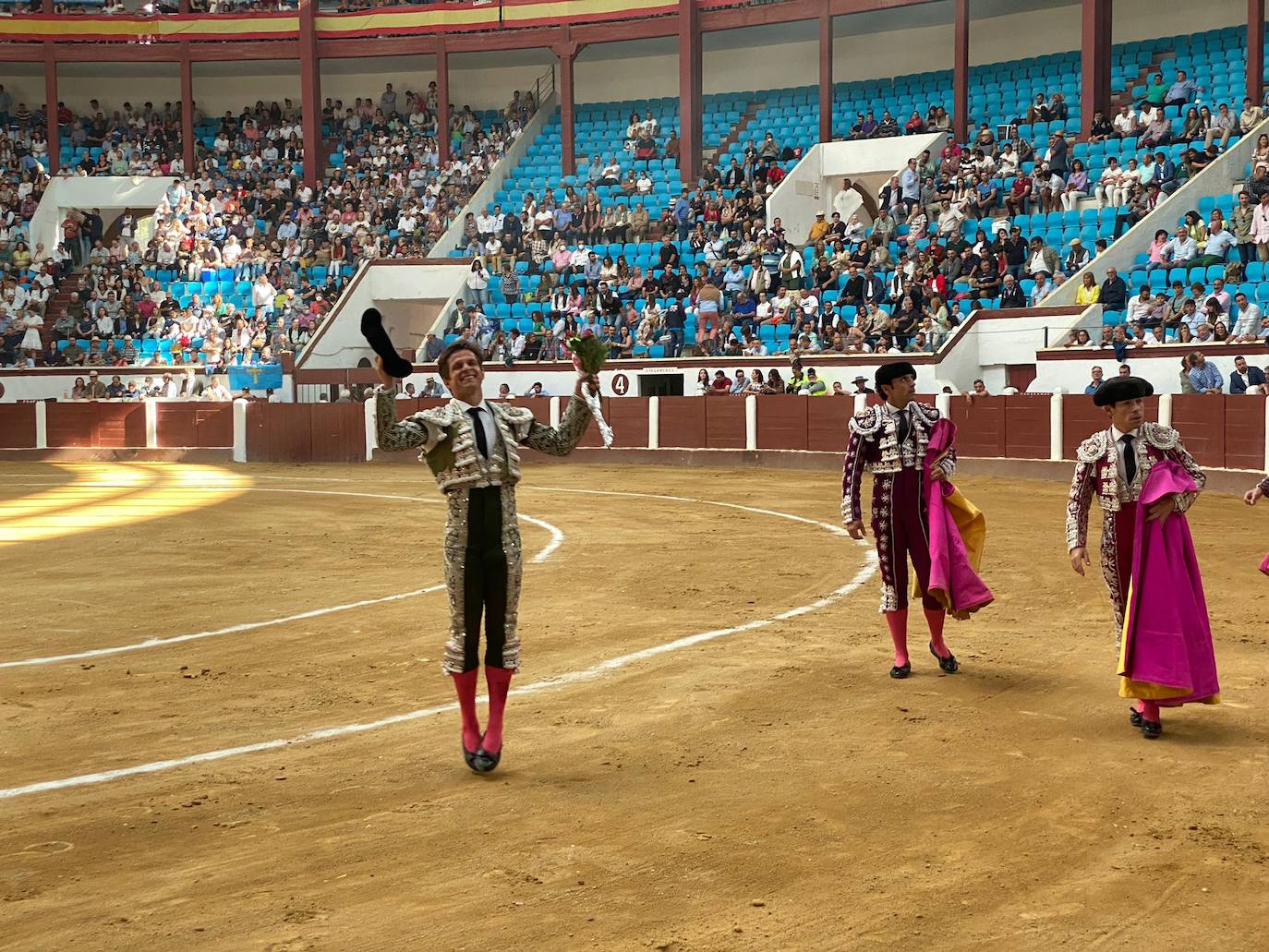 Imágenes de la segunda corrida de toros de las fiestas de León. 