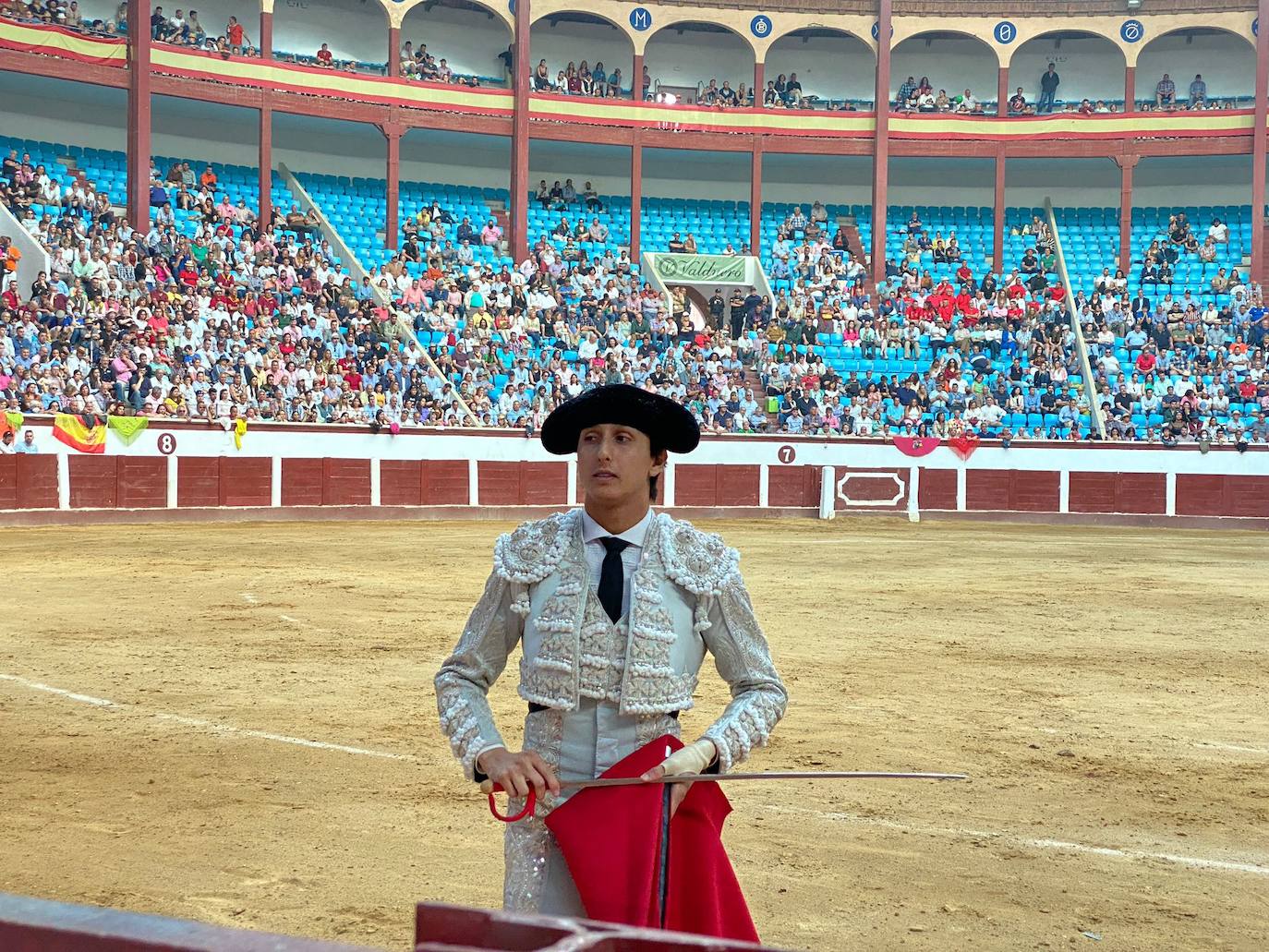 Imágenes de la segunda corrida de toros de las fiestas de León. 