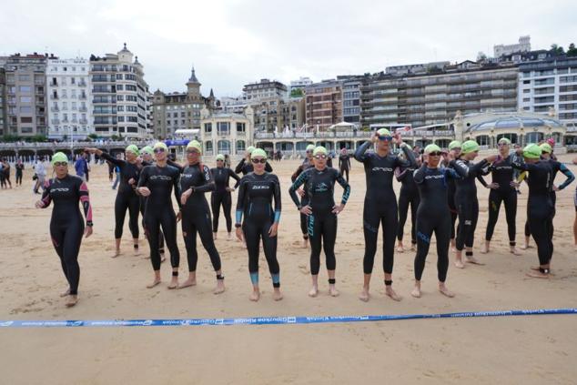 Fotos: Helene Alberdi y Kevin Viñuela, vencedores en el Triatlón de Donostia