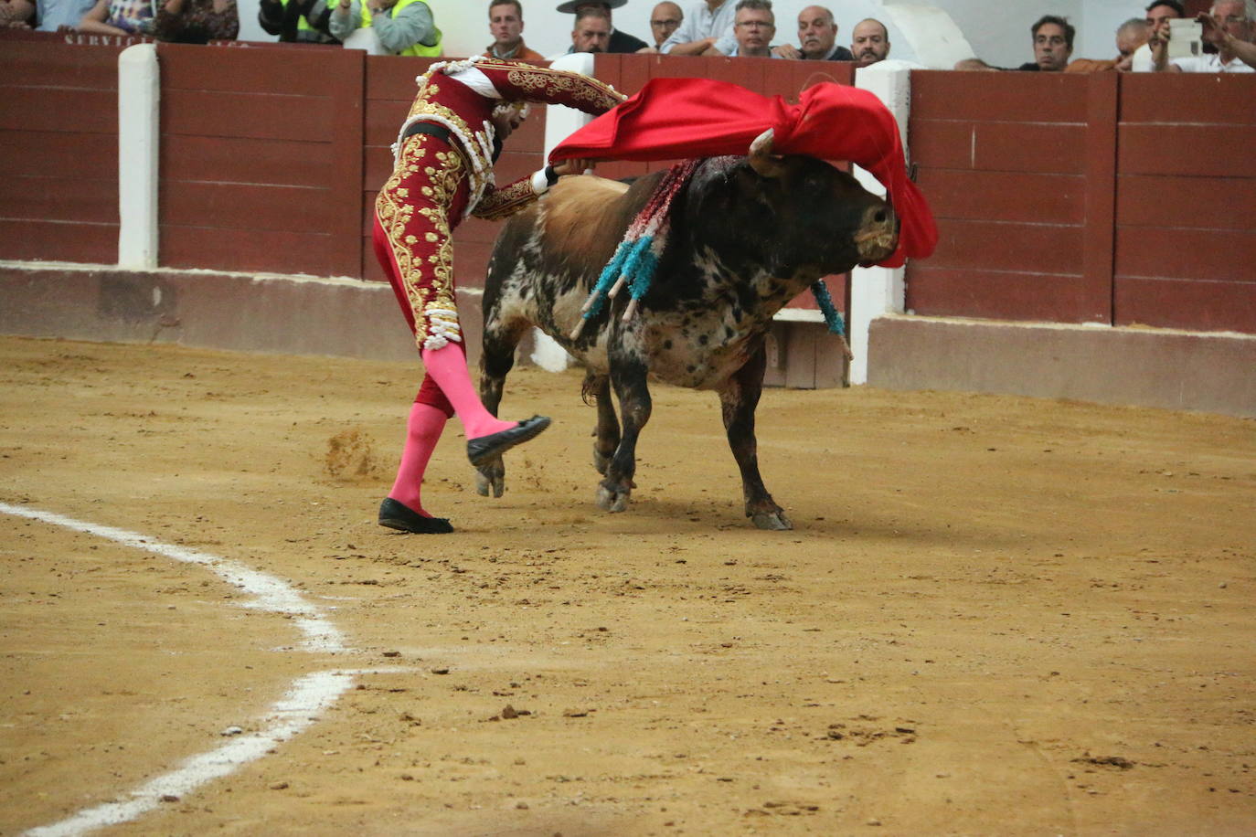 Manzanares durante un lance de la corrida