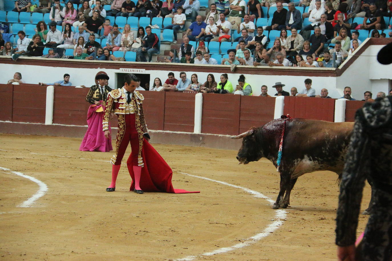 Manzanares durante un lance de la corrida