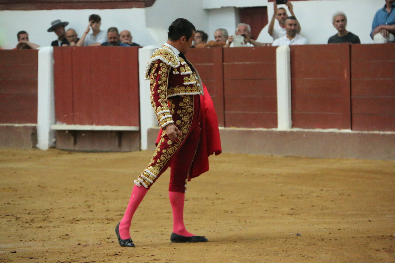 Manzanares durante un lance de la corrida