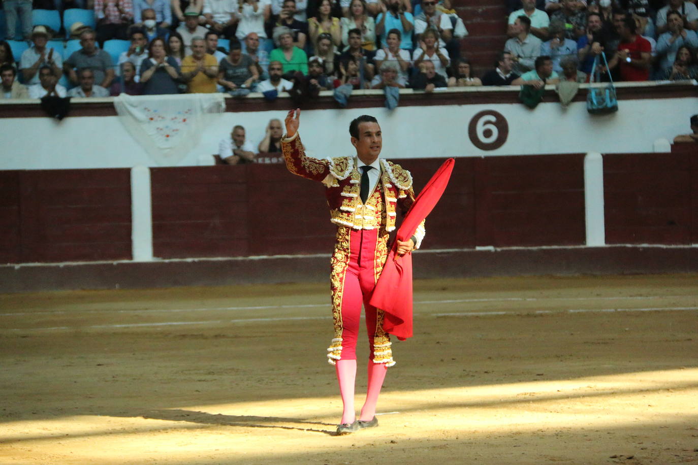 Manzanares durante un lance de la corrida