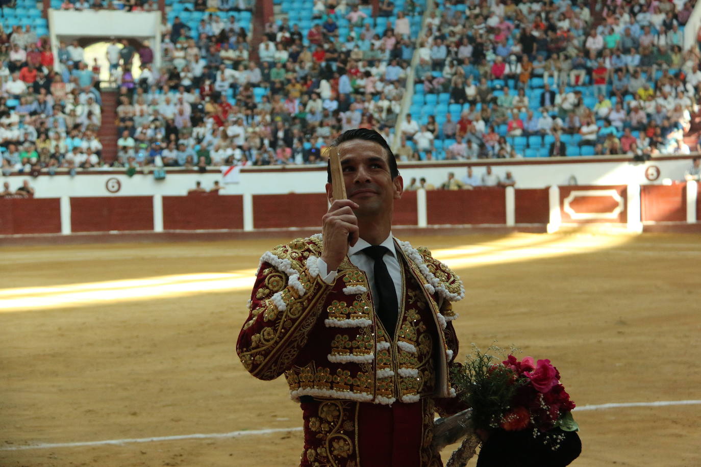 Manzanares durante un lance de la corrida