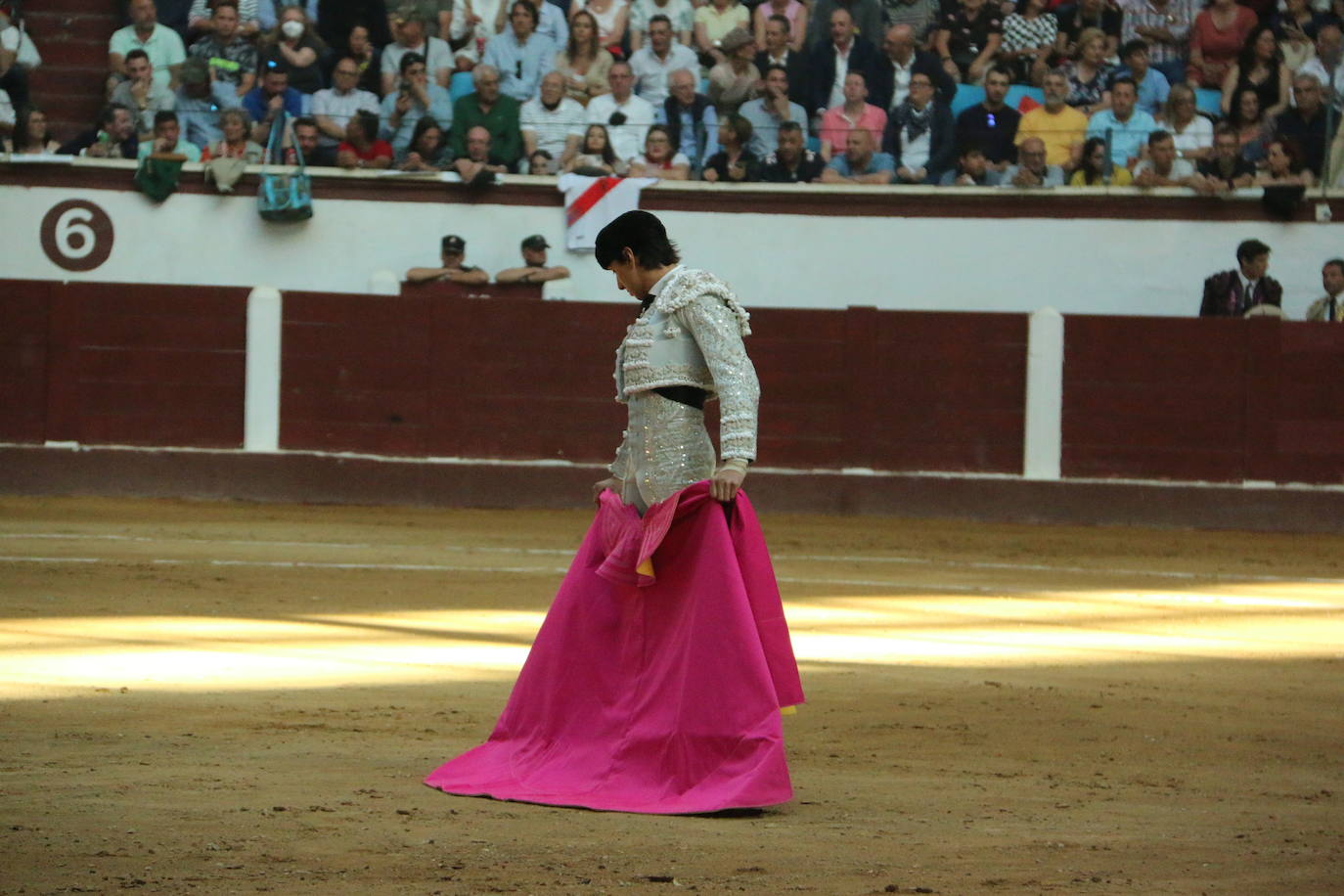 Manzanares durante un lance de la corrida