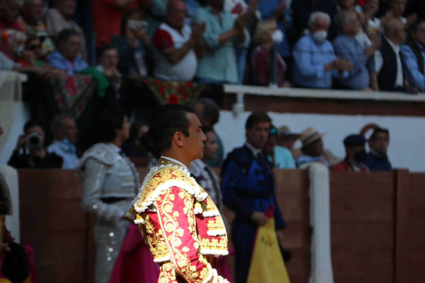 Manzanares durante un lance de la corrida